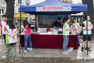 翟晓川：这两天翻身腰都会有些影响 今晚困难很大但有必胜的信心